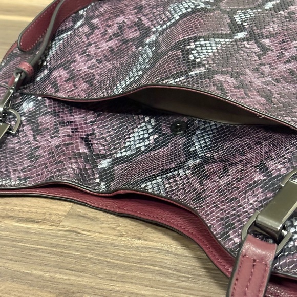 Vince Camuto Burgundy Snake Print Shoulder Bag - Picture 6 of 12